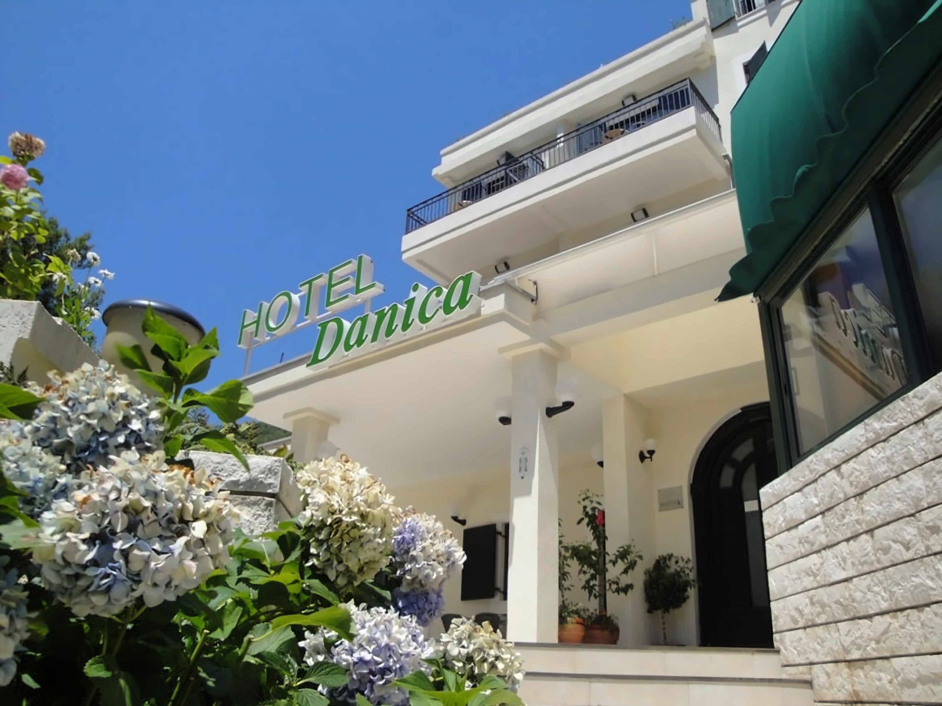 hotel danica petrovac montenegro