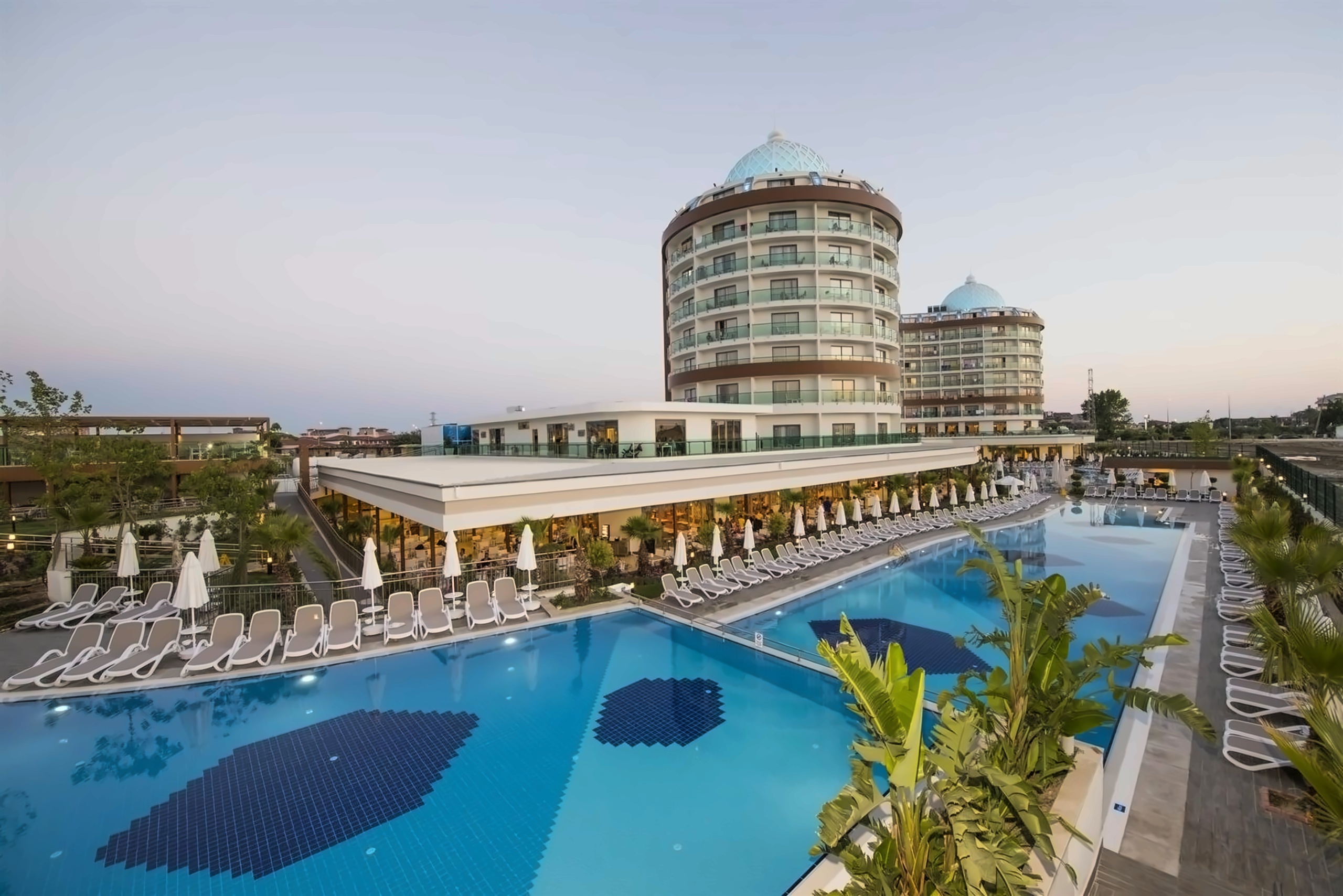 Dream World Aqua Hotel 5*