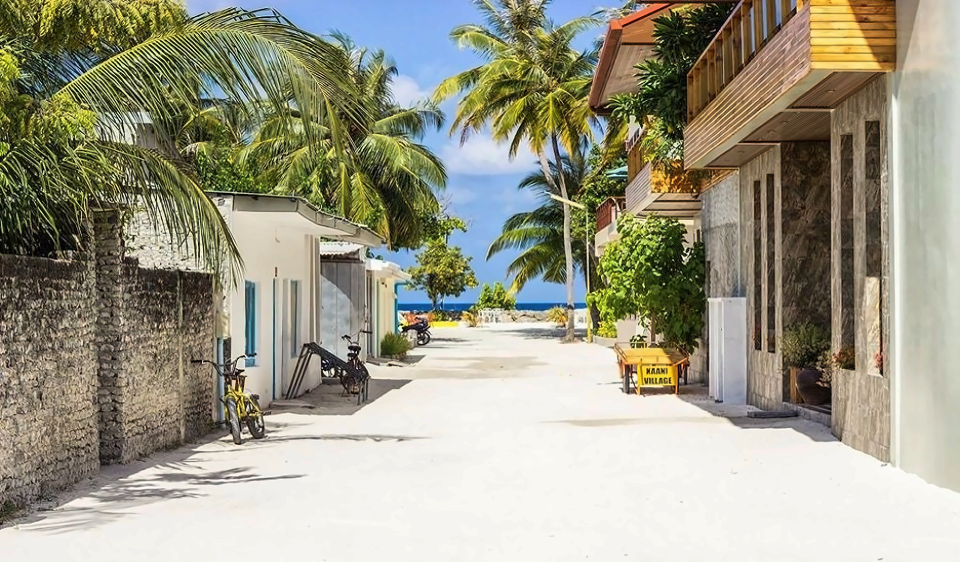 Отель Coconut Tree Hulhuvilla Beach 4* на Мале на Мальдивах - фото, описание, отзывы.