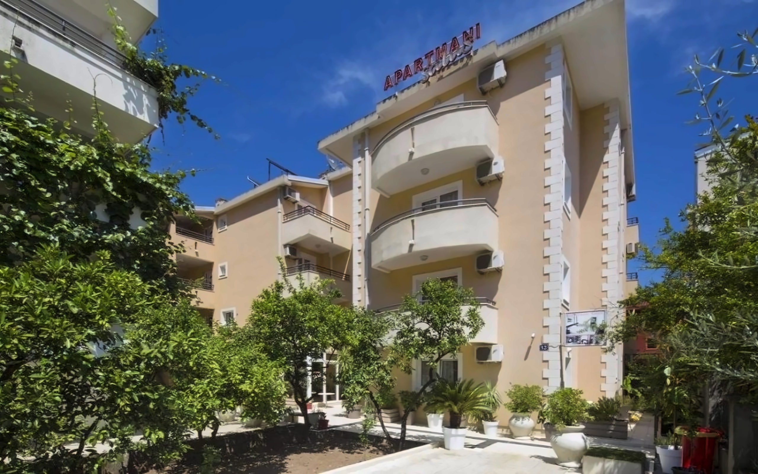 Apartments Salus 4*